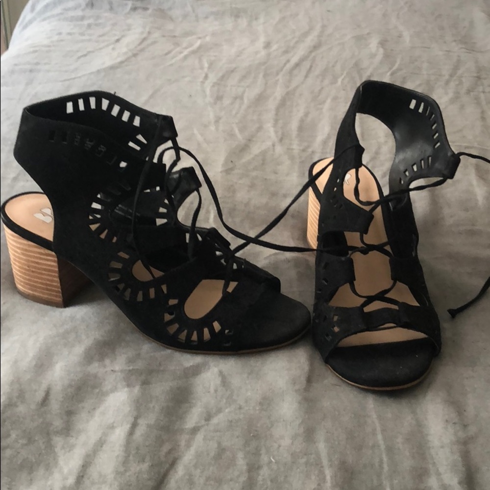 Black laced block heel BP 8M